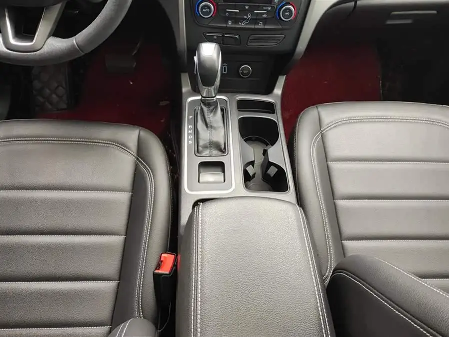 2019 Ford Escape EcoBoost 180 FWD Platinum Edition National V