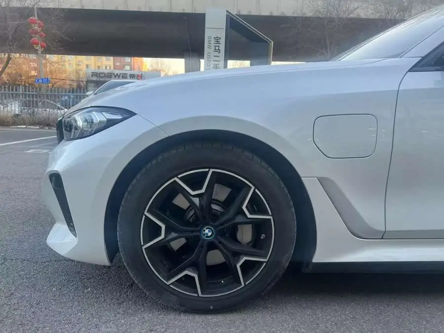 بي إم دبليو i3 2024 eDrive 40 L إصدار الليل