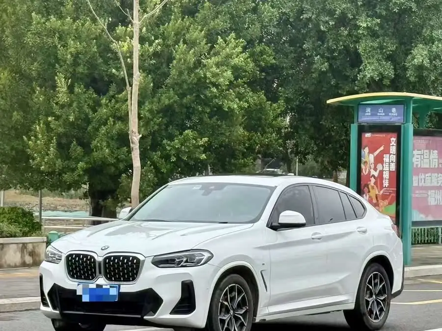 بي إم دبليو X4 2022 xDrive 25i حزمة رياضية M