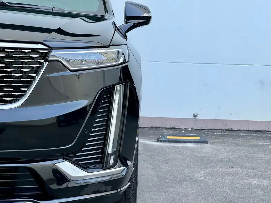 كاديلاك XT6 2020 طراز معدل 28T سبعة مقاعد دفع رباعي رائد