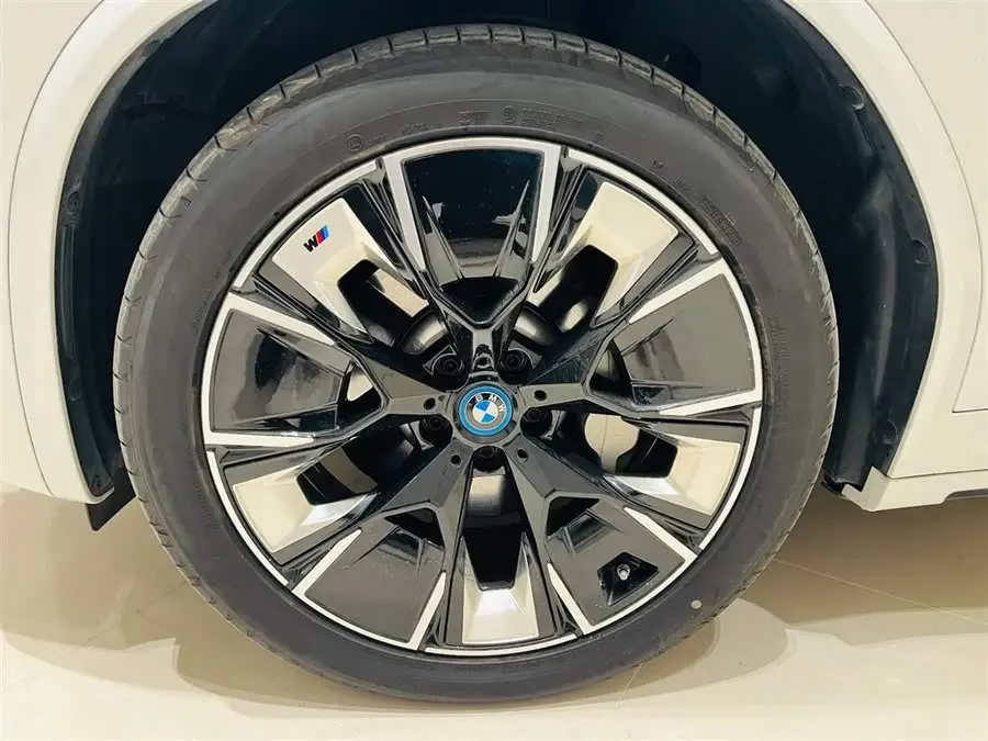 BMW iX3 2023 Leading Edition