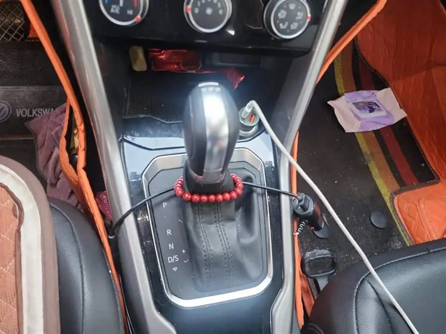 T-ROC 2020 طراز 230 TSI DSG دفع ثنائي مستوى الدخول