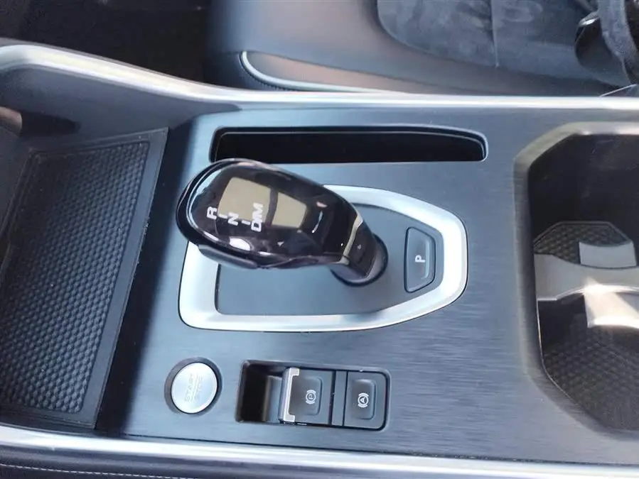 هافال H6 2021 إصدار الاتجاه الوطني 1.5T أوتوماتيكي بطل