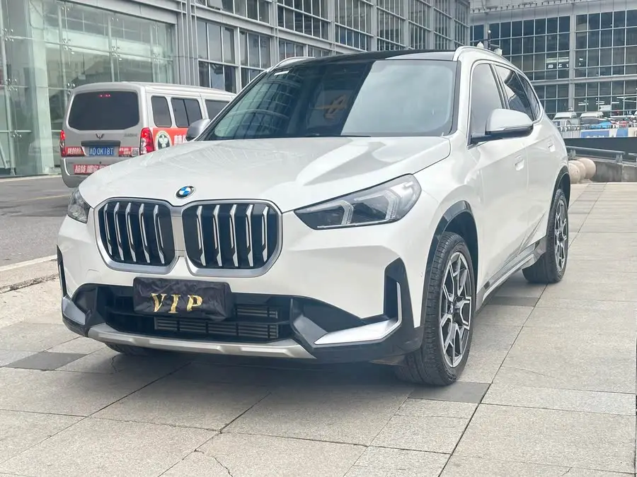 بي إم دبليو X1 2024 sDrive25Li حزمة تصميم X