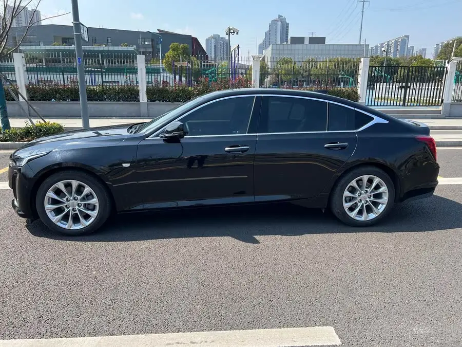 كاديلاك CT5 2023 28T الفاخرة (الإصدار القياسي)