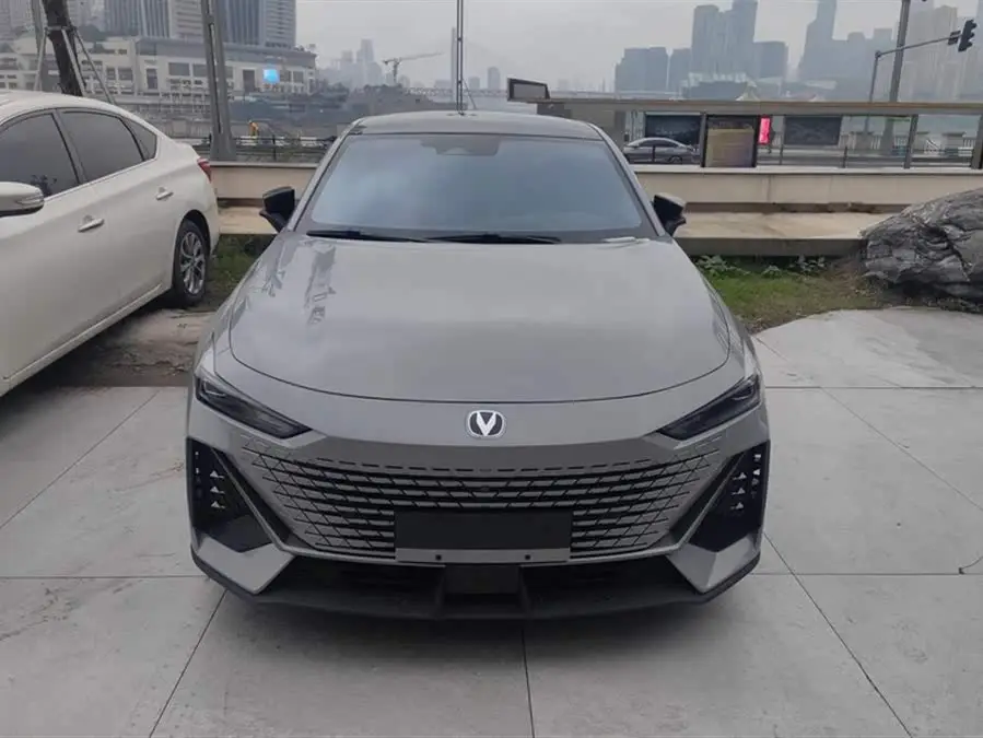 Changan UNI-V 2022 1.5T Intelligent Navigation Edition