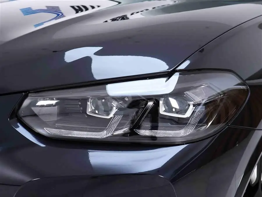 بي إم دبليو iX3 2024 طراز القيادة