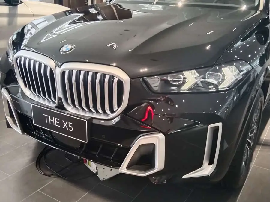 بي إم دبليو X5 2023 xDrive 40Li حزمة مميزة للرياضة الليلية