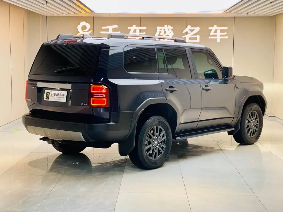 برادو 2024 2.4T نسخة TX الشاملة 6 مقاعد