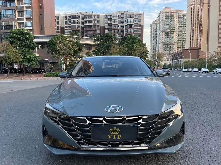 Elantra 2022 1.5L CVT LUX Premium Edition