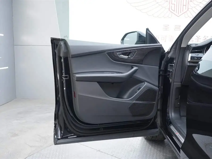 أودي Q8 2021 طراز 55 TFSI الفاخر الديناميكي