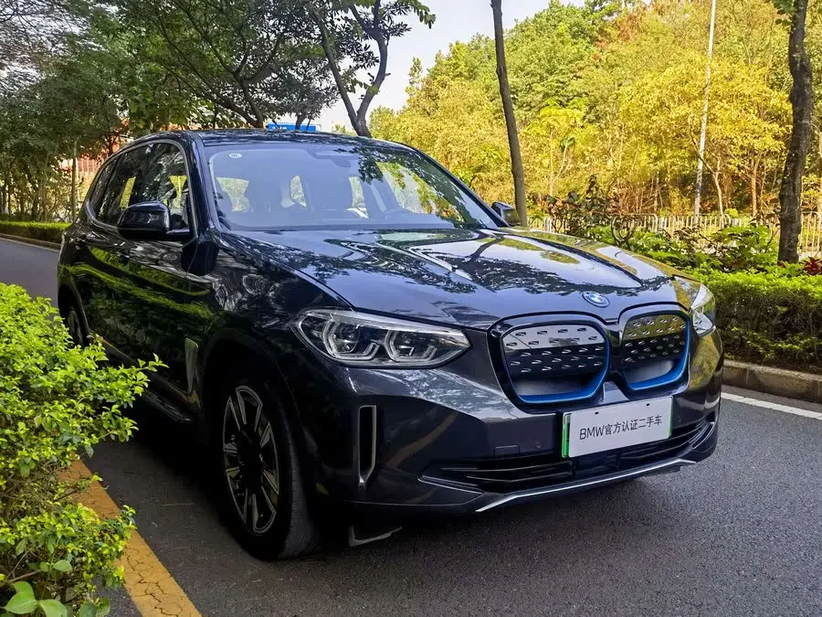 بي إم دبليو iX3 2021 الطراز الرائد