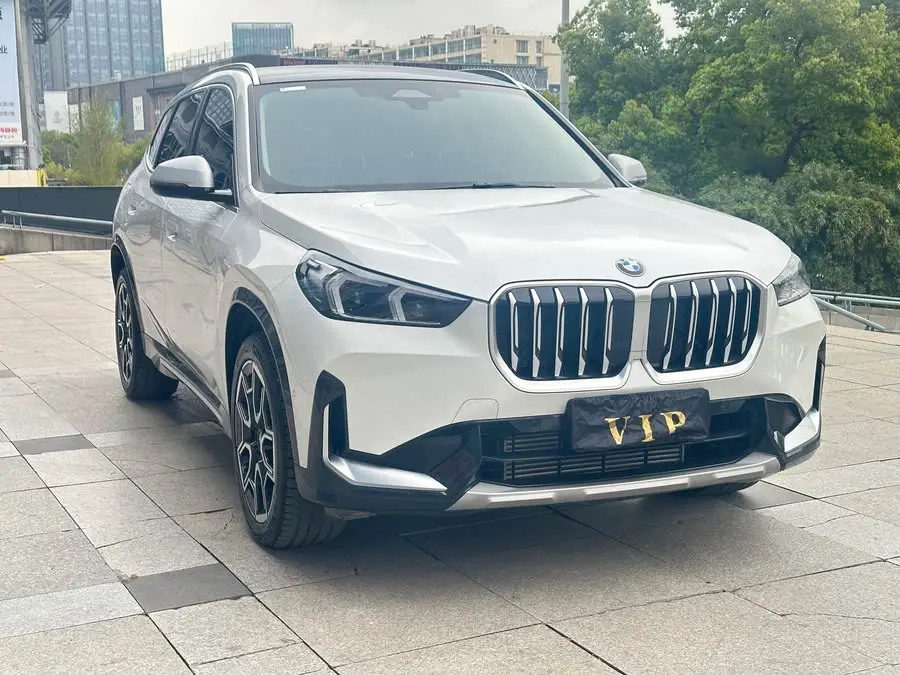 بي إم دبليو X1 2024 sDrive25Li حزمة تصميم X