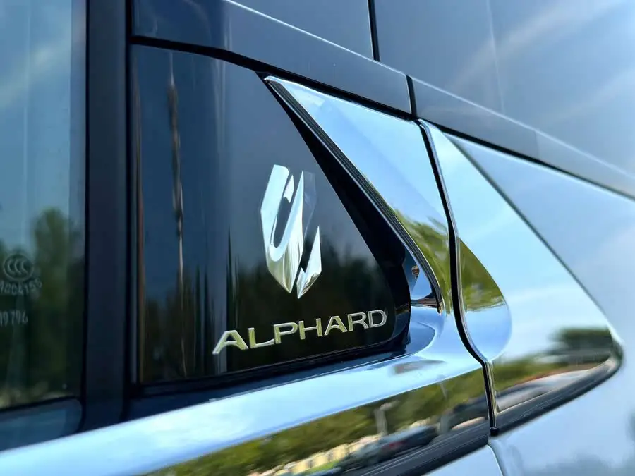 ألفارد 2024 موديل هجين 2.5 لتر الإصدار المتميز