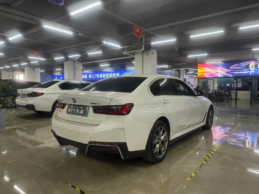 بي إم دبليو i3 2022 eDrive 35 L