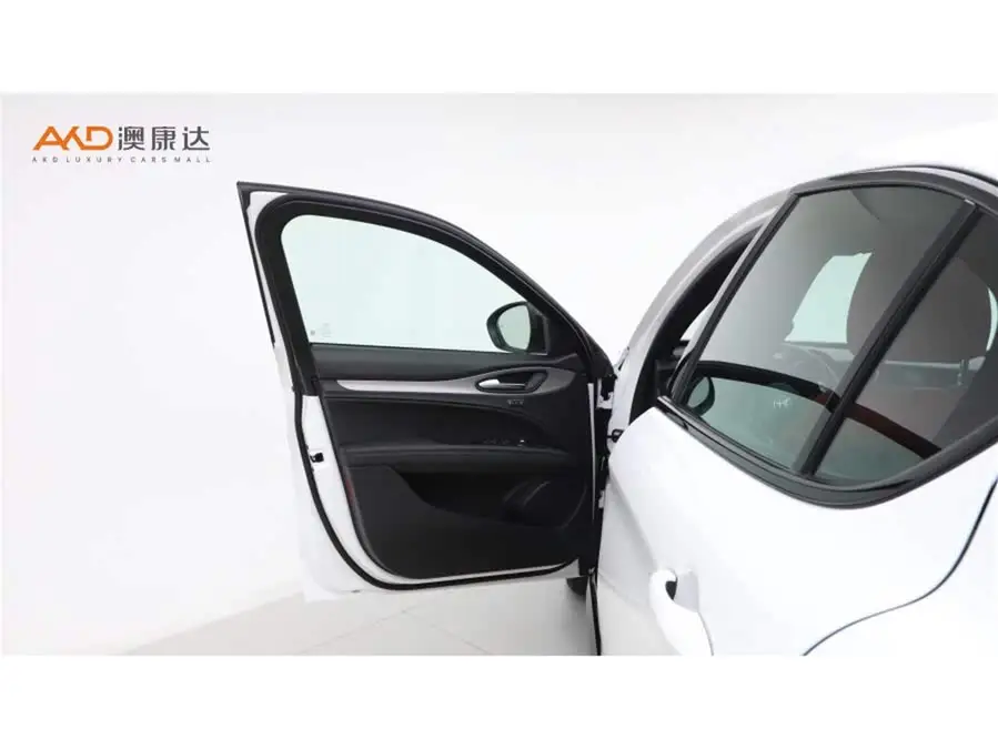 2023 Stelvio 2.0T 280HP Veloce Track Edition