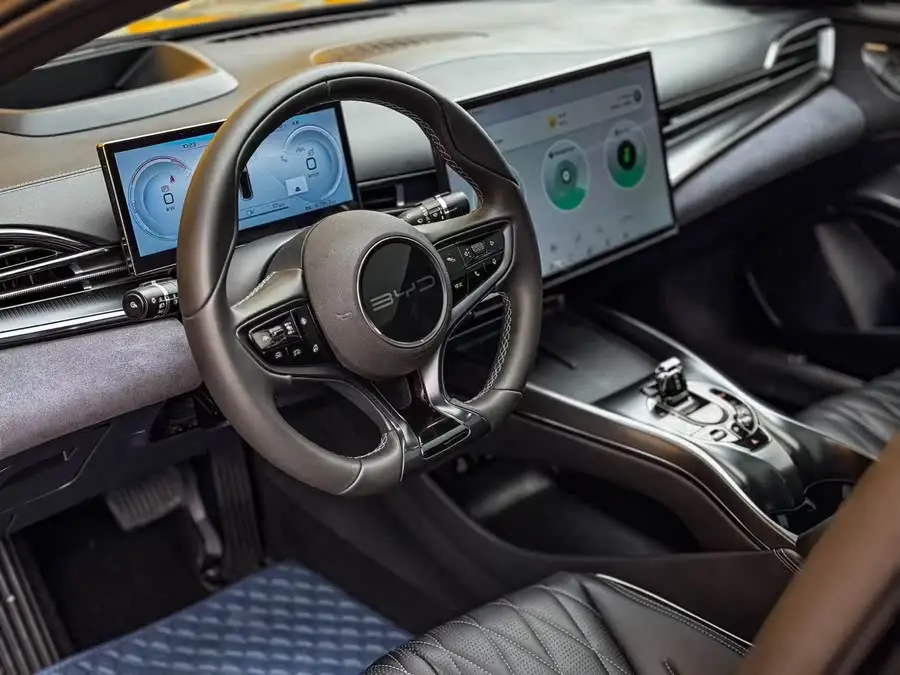 ختم 2023 إصدار البطل 700 كم إصدار الأداء