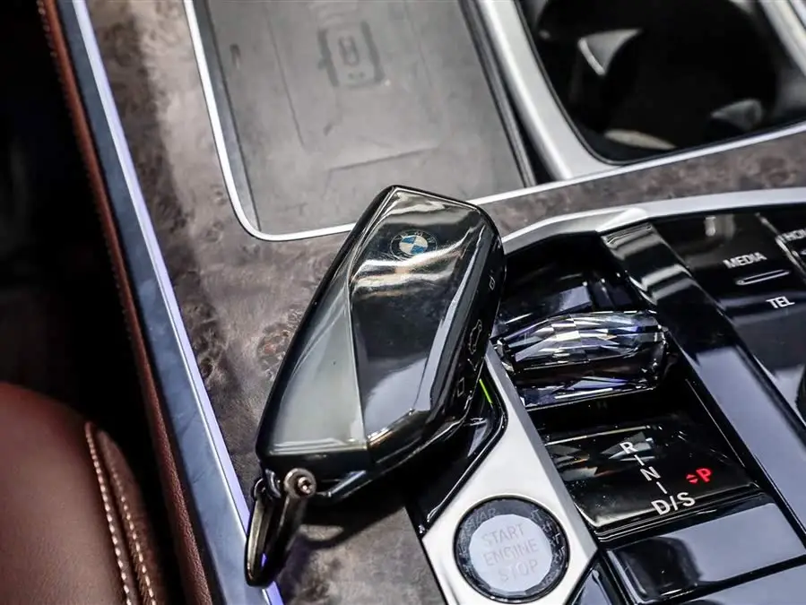 بي إم دبليو X5 2023 xDrive 30Li حزمة رياضية M