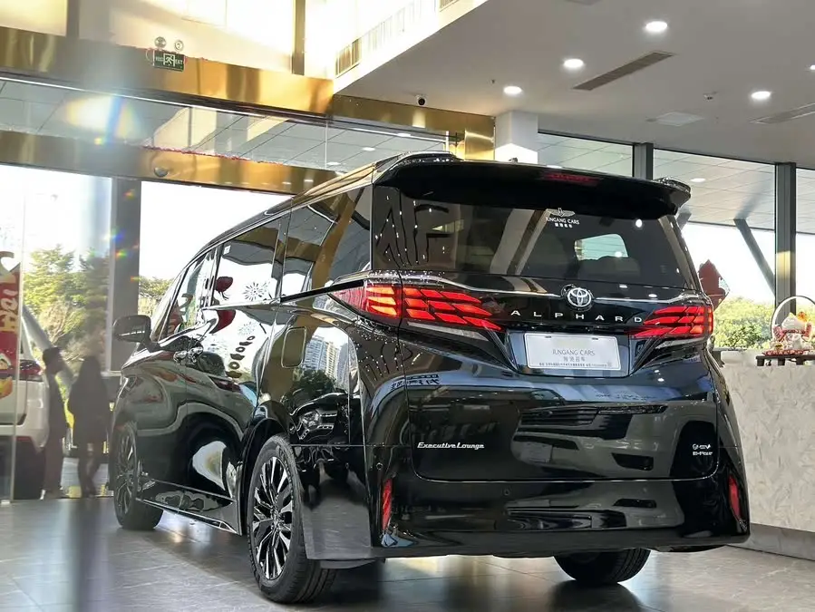 ألفارد 2024 هجين 2.5 لتر فئة بريميوم