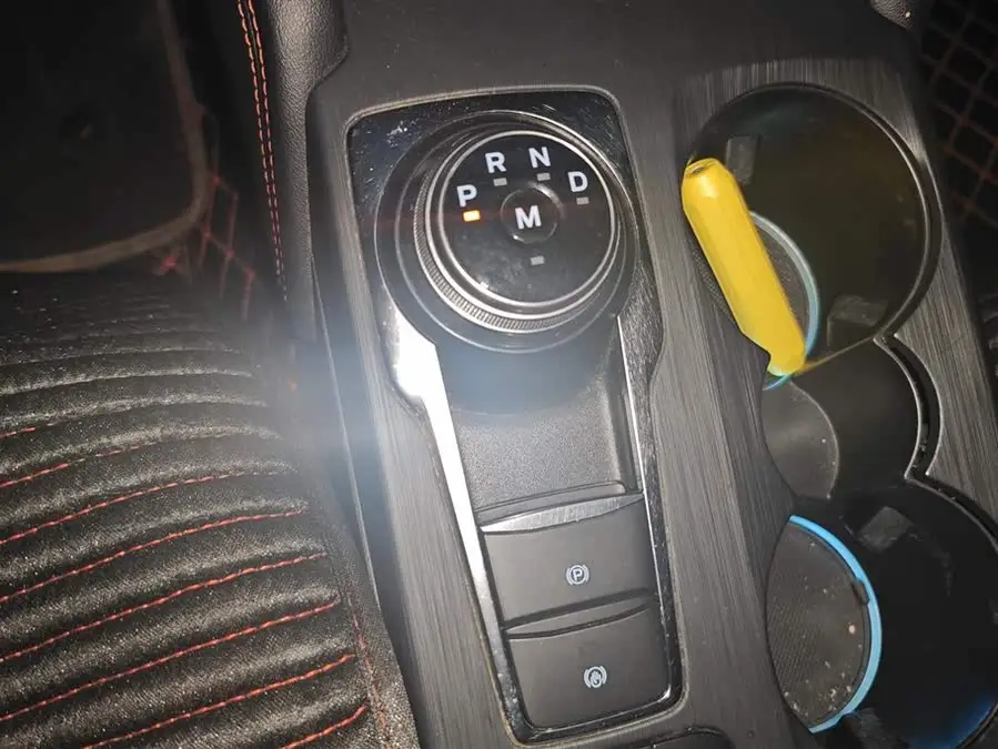 2021 فورد فوكس 3 أبواب إيكو بوست 180 أوتوماتيكي ST لاين