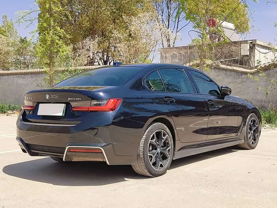 بي إم دبليو i3 2023 eDrive 40 L حزمة الليل