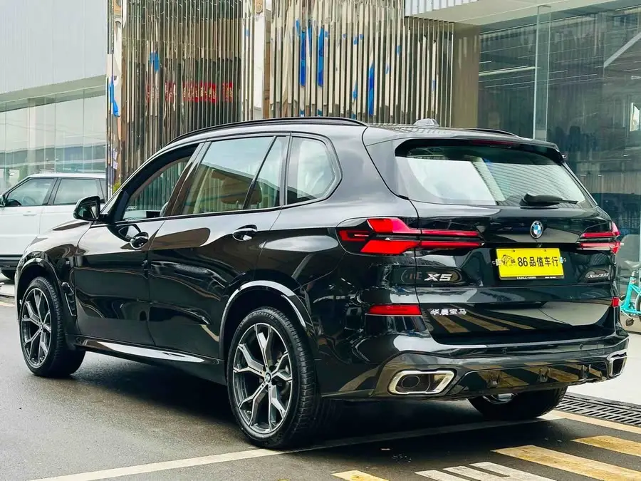بي إم دبليو X5 2023 xDrive 30Li حزمة M الرياضية الليلية الحصرية