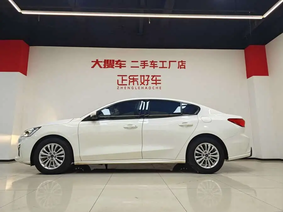 2020 فورد فوكس 3 صناديق EcoBoost 180 أوتوماتيكي عصري