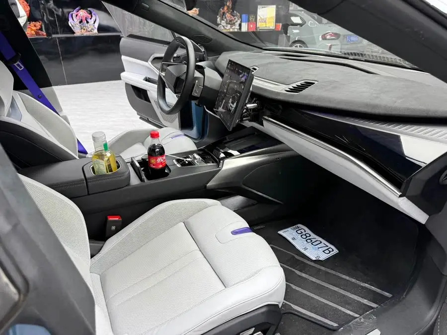 هاي في HiPhi Z 2023 إصدار حضري بأربعة مقاعد