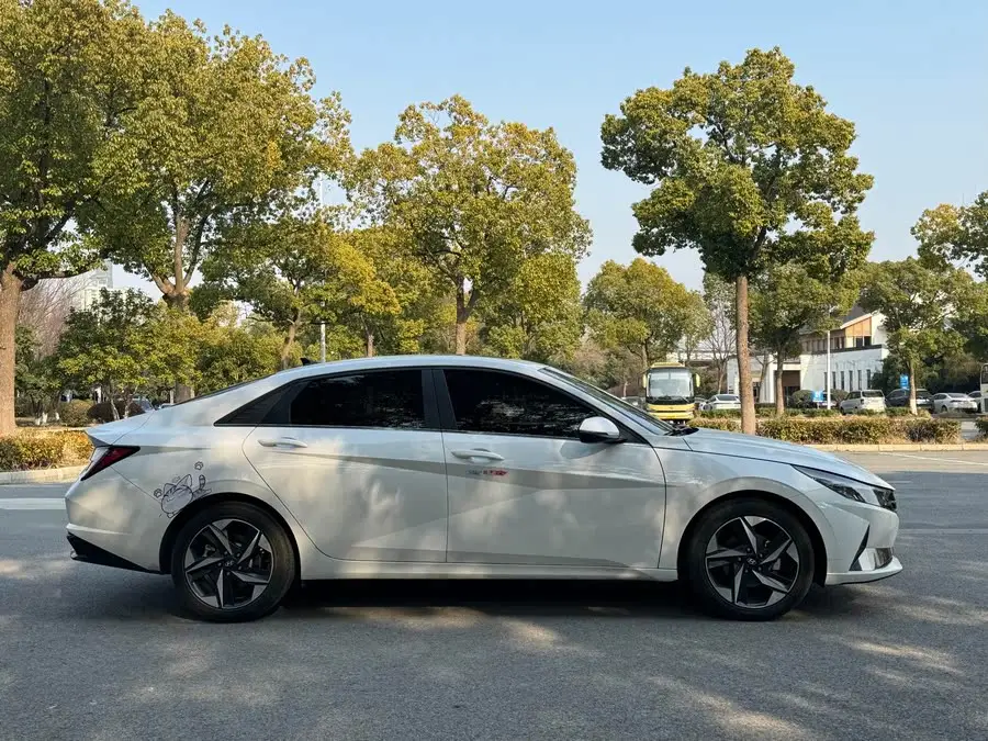 إلنترا 2022 1.5 لتر CVT LUX