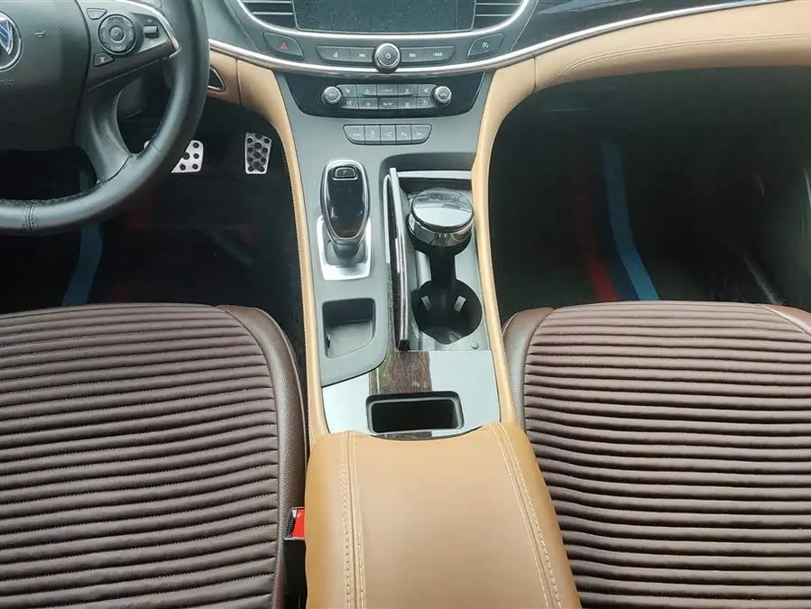 بيوك لاكروس 2021 652T بريميوم