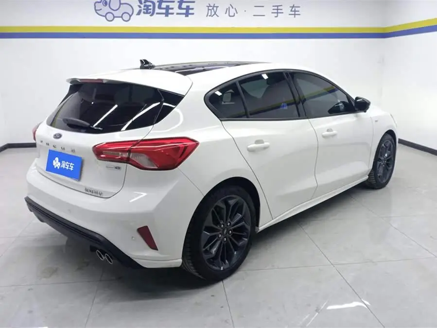 فورد فوكس 2022 هاتشباك إيكوبوست 180 أوتوماتيكي ST لاين