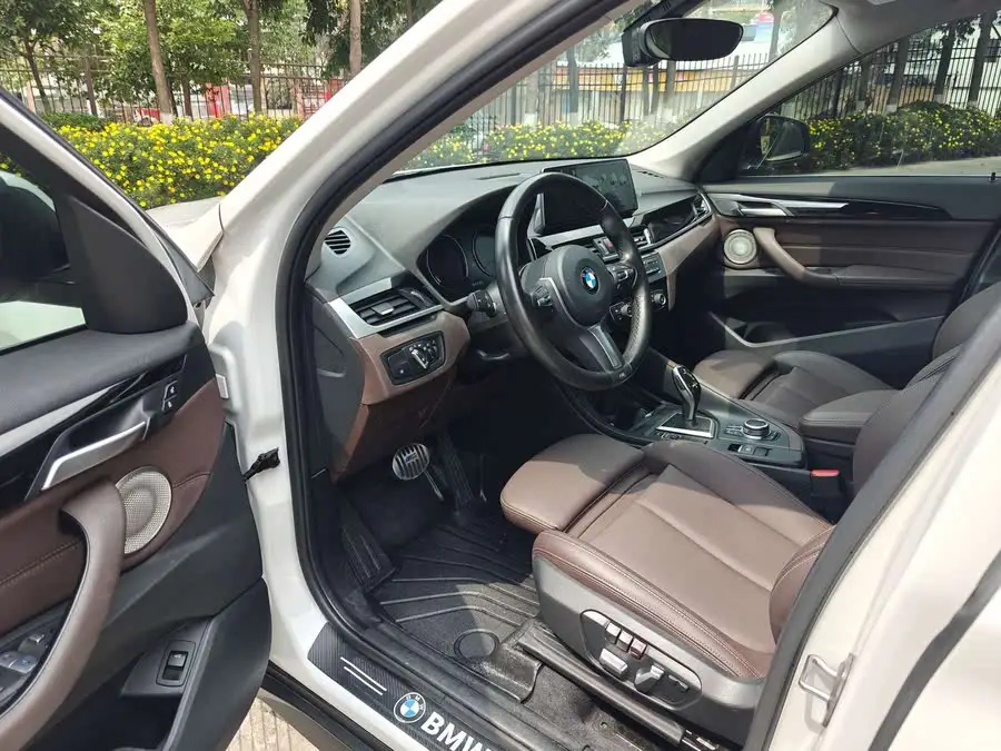 بي إم دبليو X1 2022 sDrive25Li الطراز الرائد