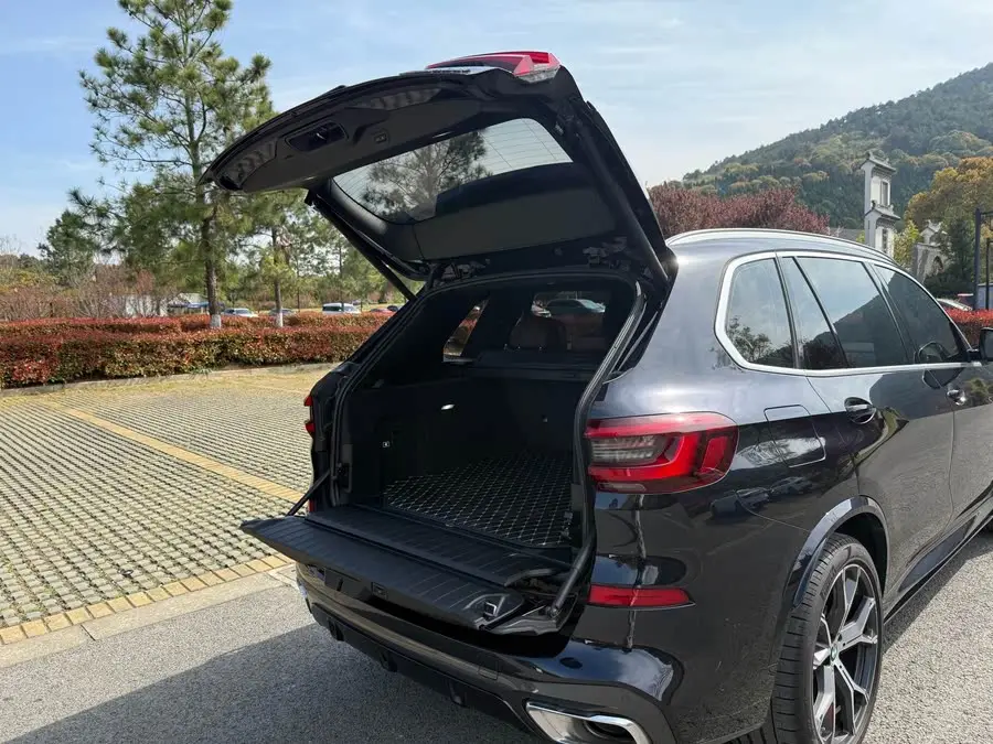 بي إم دبليو X5 2022 طراز مُعدل xDrive 40Li مجموعة M الرياضية