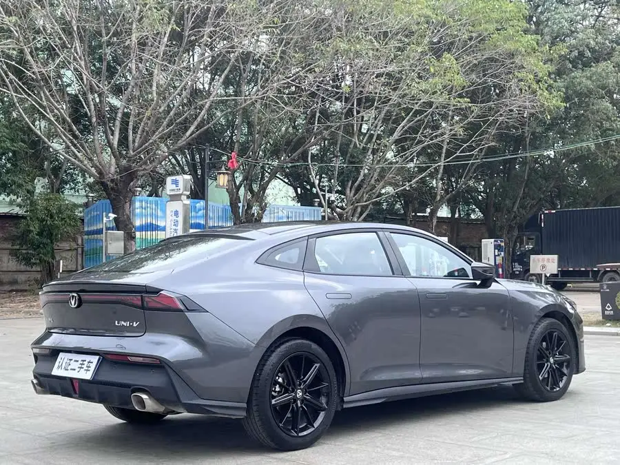 شانجان UNI-V 2024 1.5T النسخة عالية الطاقة