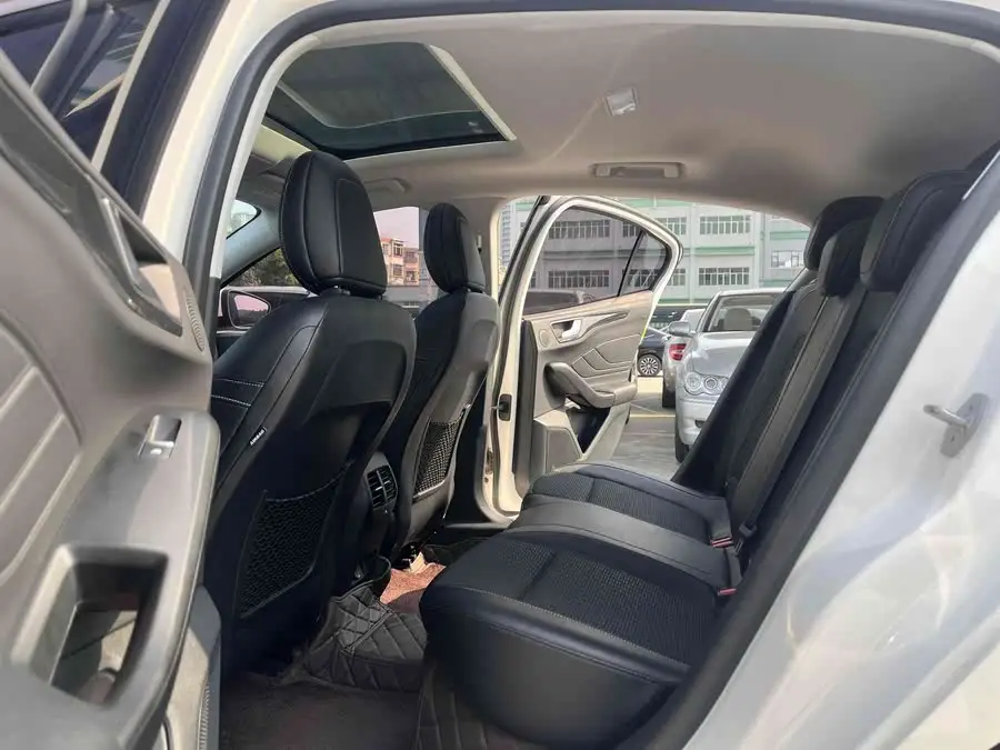 فورد فوكس 2021 هاتشباك إيكو بوست 180 أوتوماتيك تريند