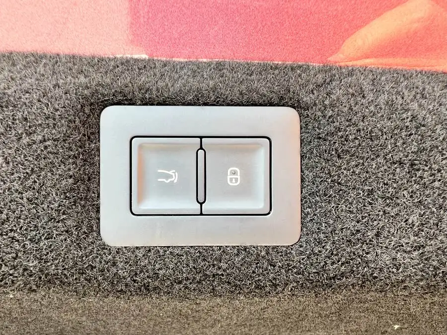 سيلون 2023 DM-i 1.5L 121 كم فئة مميزة