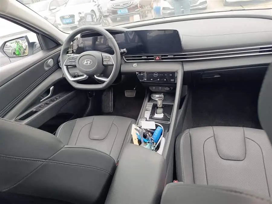 Elantra 2022 1.5L CVT GLS Leading Edition