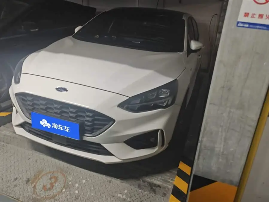 2021 فورد فوكس 3 أبواب إيكو بوست 180 أوتوماتيكي ST لاين