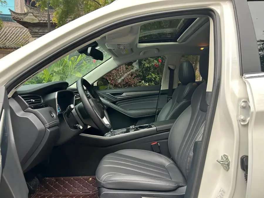 2020 Lynk & Co 01 Lynk & Co S EcoBoost 145 CVT Platinum