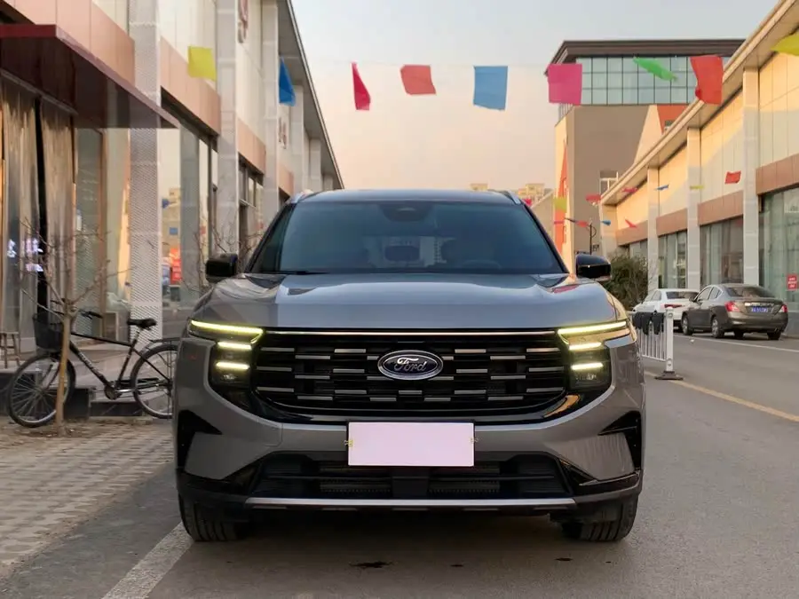 2023 Ford Edge Edge L 2.0T EcoBoost E Hybrid Two-Wheel Drive Luxury Model