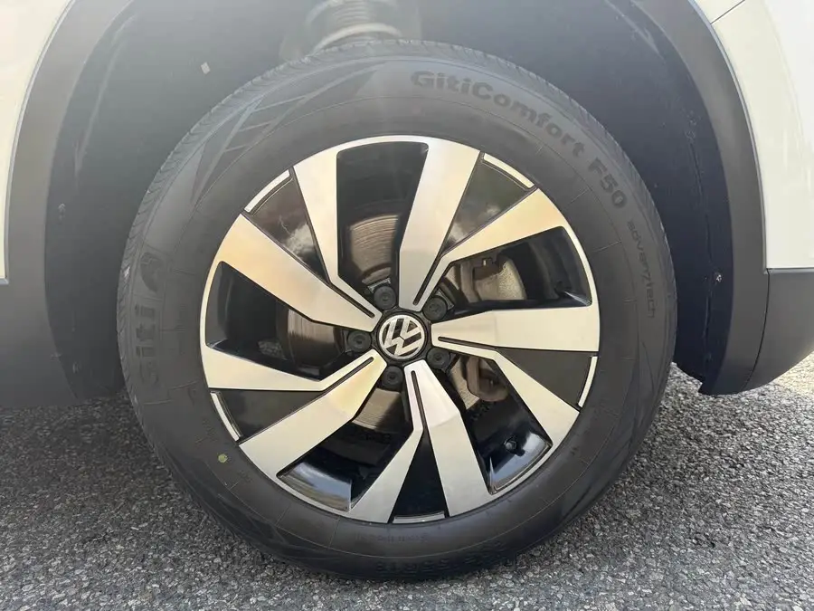 تايرون 2021 330TSI دفع ثنائي فاخرة ذكية الاتصال بلس