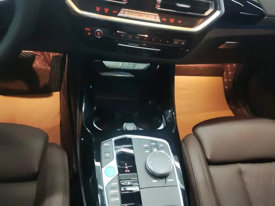 BMW iX3 2024 Leading Model