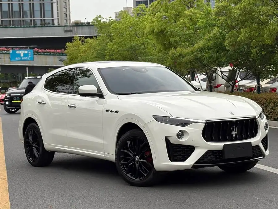 Levante 2023 3.0T Modena