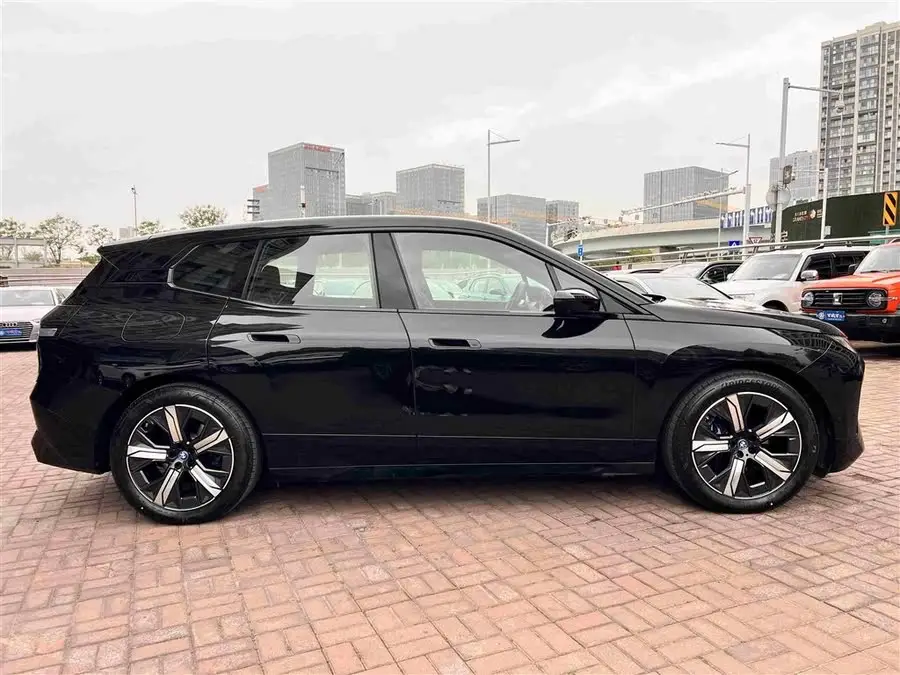 BMW iX 2023 Model Update xDrive40