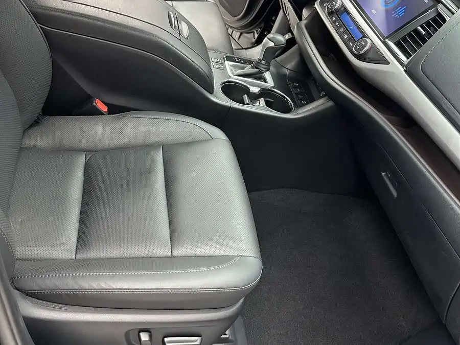 هايلاندر 2018 2.0T دفع رباعي بريميم 7 مقاعد معيار VI