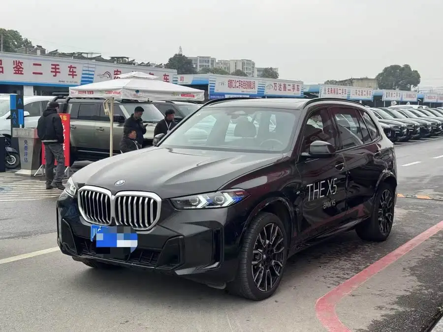 بي إم دبليو X5 2023 xDrive 40Li حزمة الرياضة M