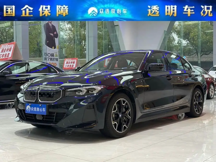 بي إم دبليو i3 2023 eDrive 40 L مجموعة الليل