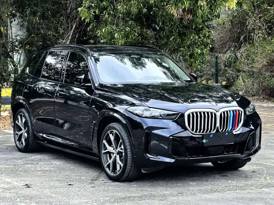 بي ام دبليو X5 طراز 2023 xDrive 30Li الحزمة الرياضية الليلية الحصرية M