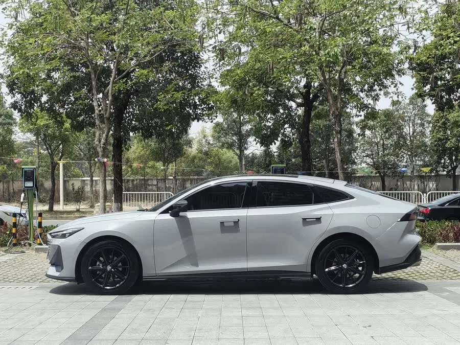 شانجان UNI-V 2022 1.5T الفاخرة