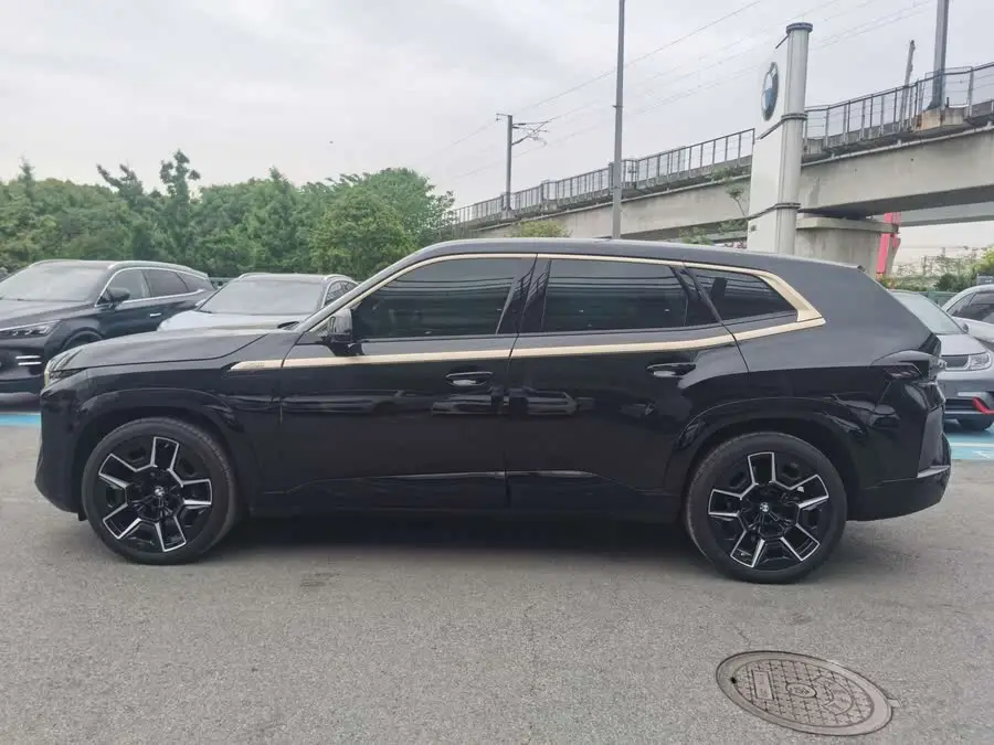 بي إم دبليو XM 2023 الطراز الأساسي